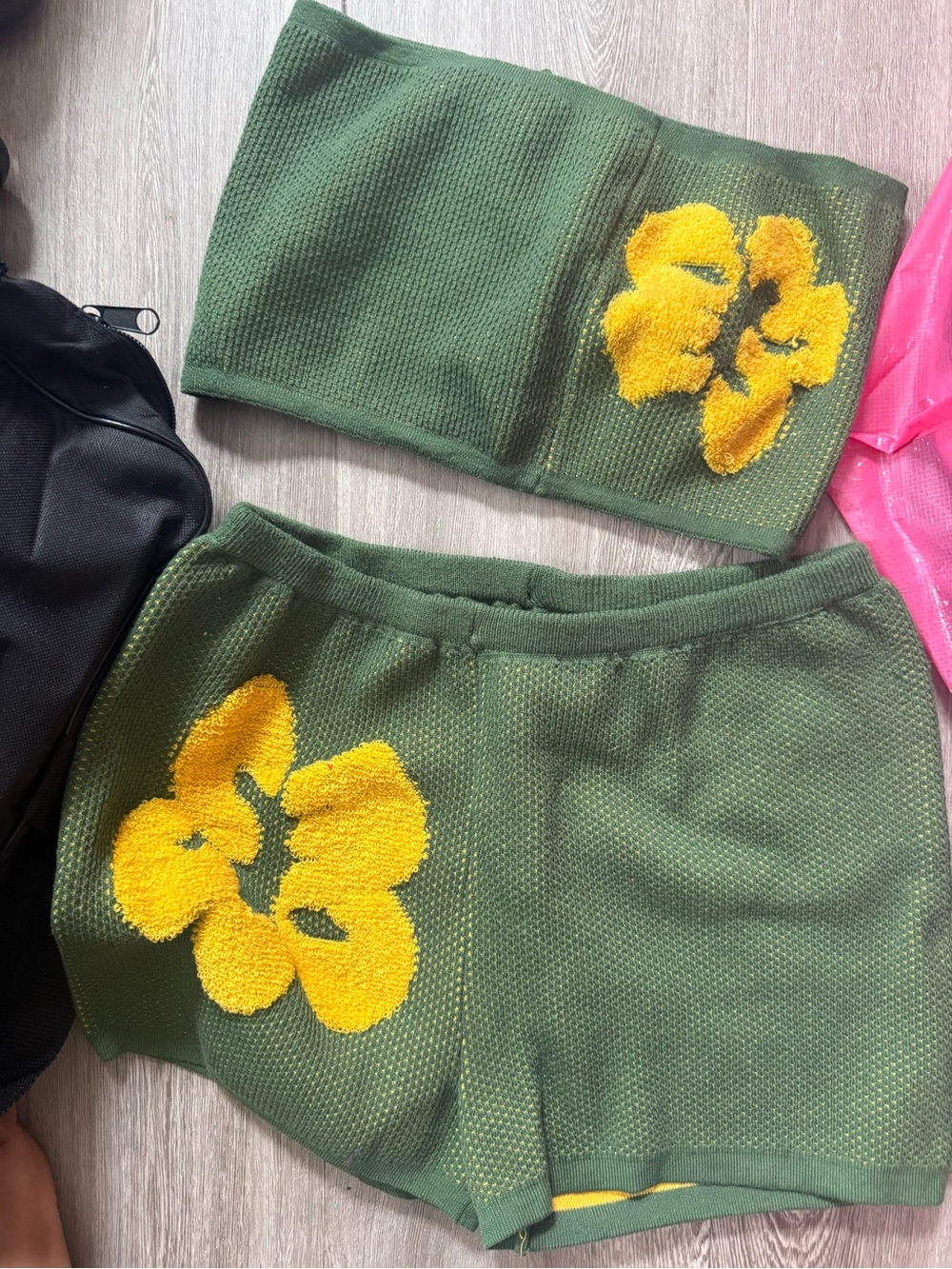 Ted Baker Yellow Knit Garment with Black Size Tag - Picture 1 of 2